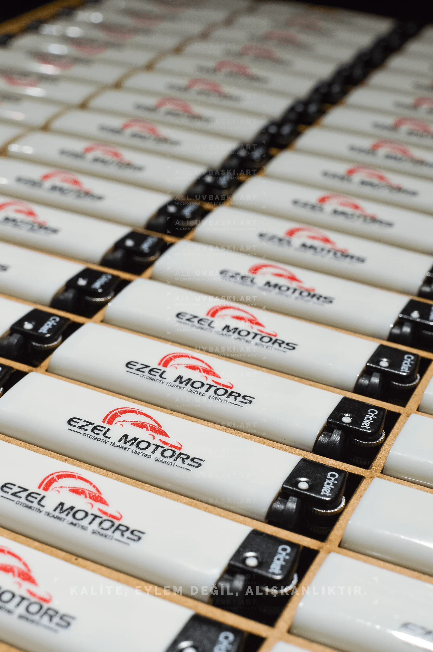 Reklam kampanyası i&ccedil;in UV baskılı &ccedil;akmak