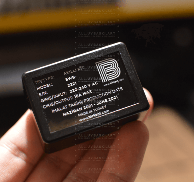 Elektronik cihaz kutusu üzerine UV baskılı logo