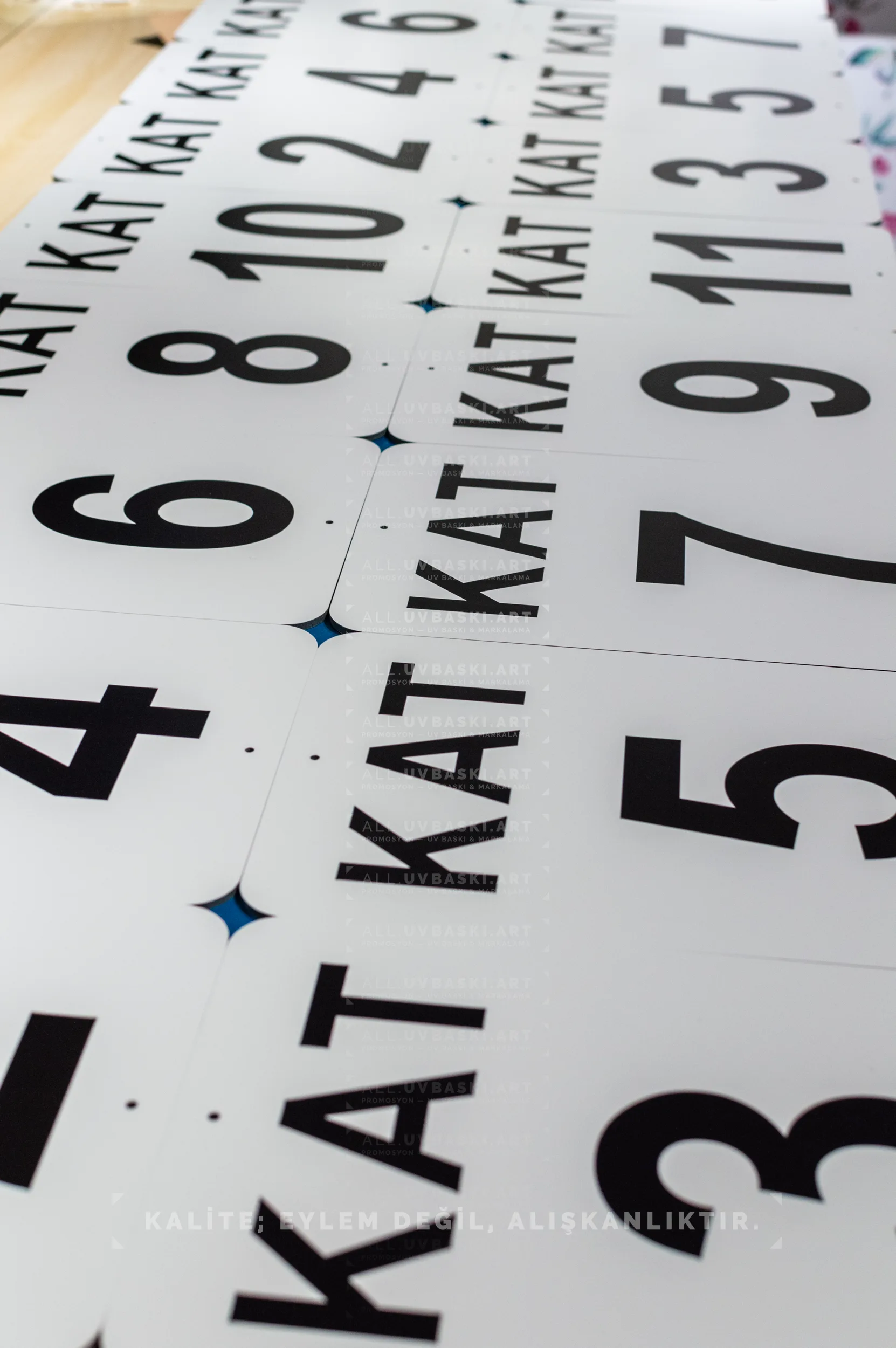 Alışveriş merkezi kat planını g&ouml;steren dijital UV baskılı y&ouml;nlendirme tabelası