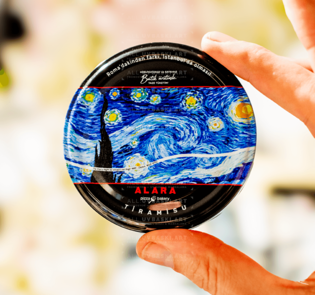 Siyah kavanoz kapağı üzerine ALARA logosu, UV baskı örneği.