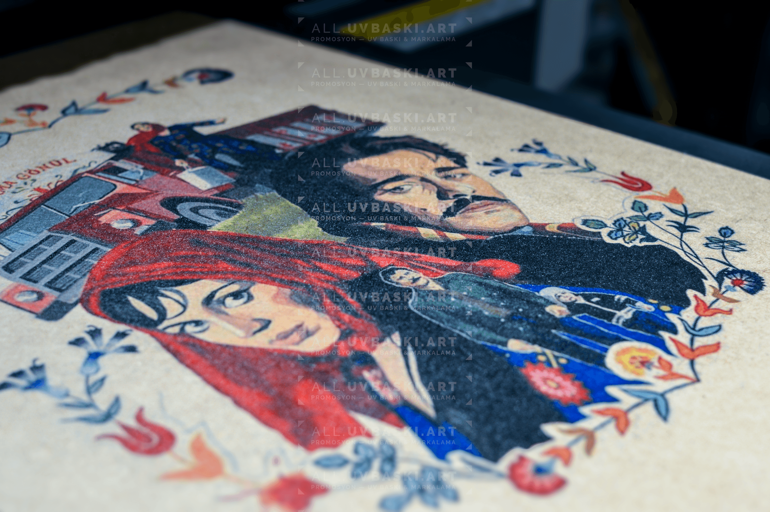 Ham MDF pano üzerine UV baskılı renkli soyut grafik tasarım illüstrasyonu.