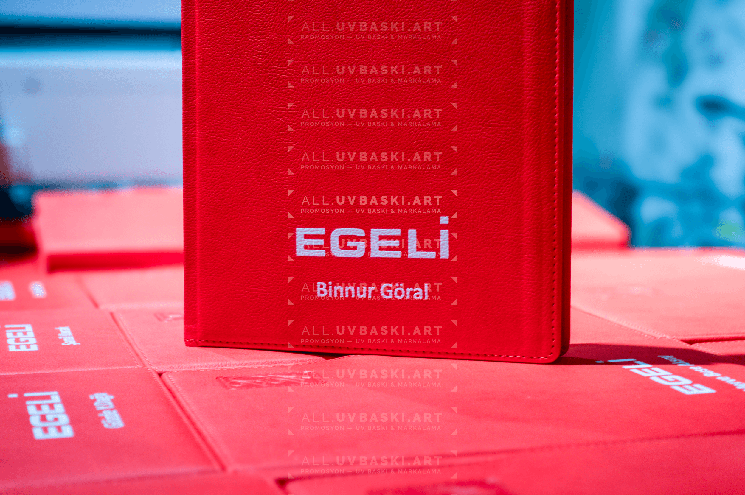 Ajanda UV baskı hizmetleri ile özelleştirilmiş bir ajanda.