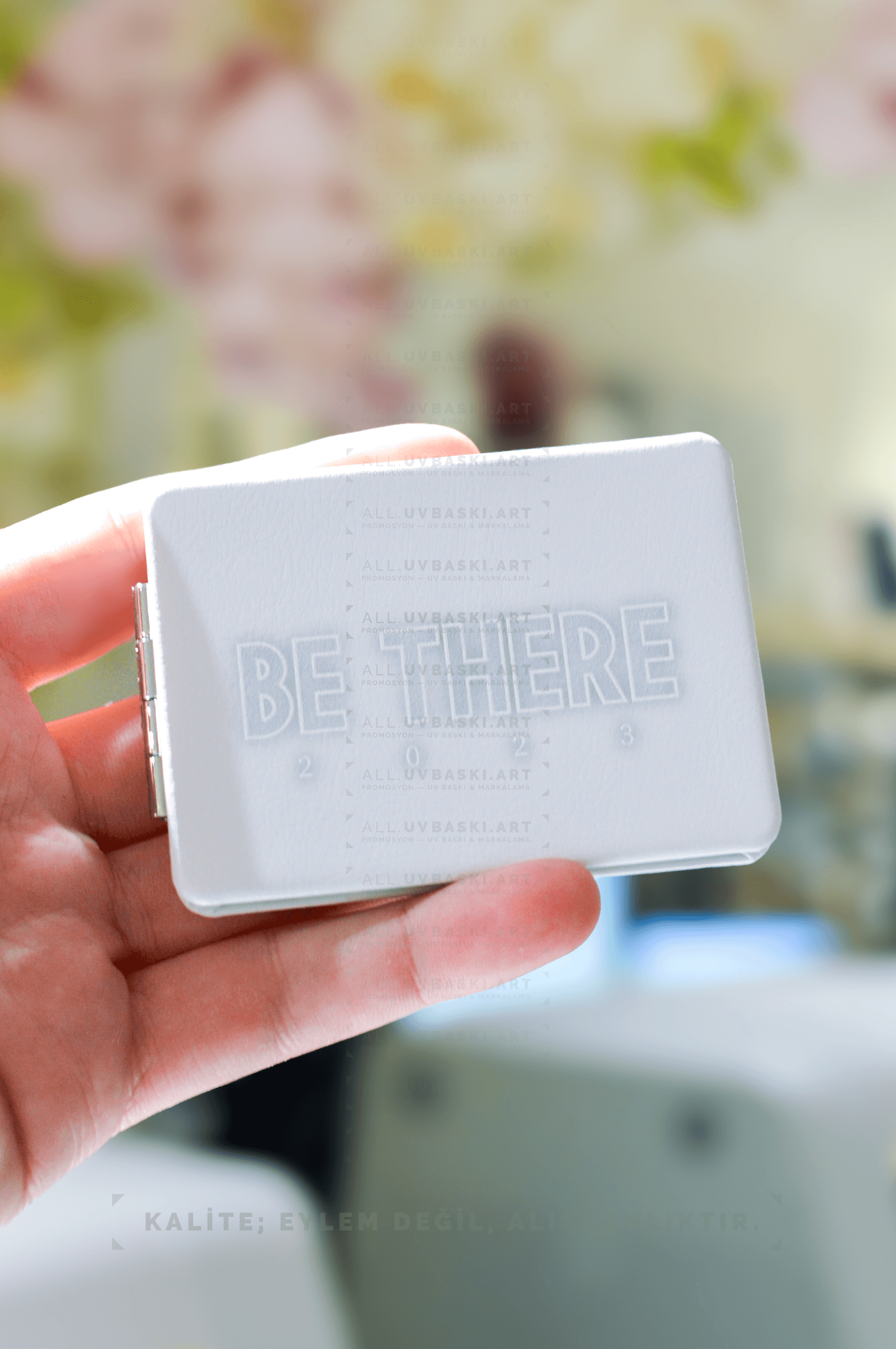 Kurumsal Kimliğinizi Öne Çıkarın: UV Baskılı Deri Aynalar