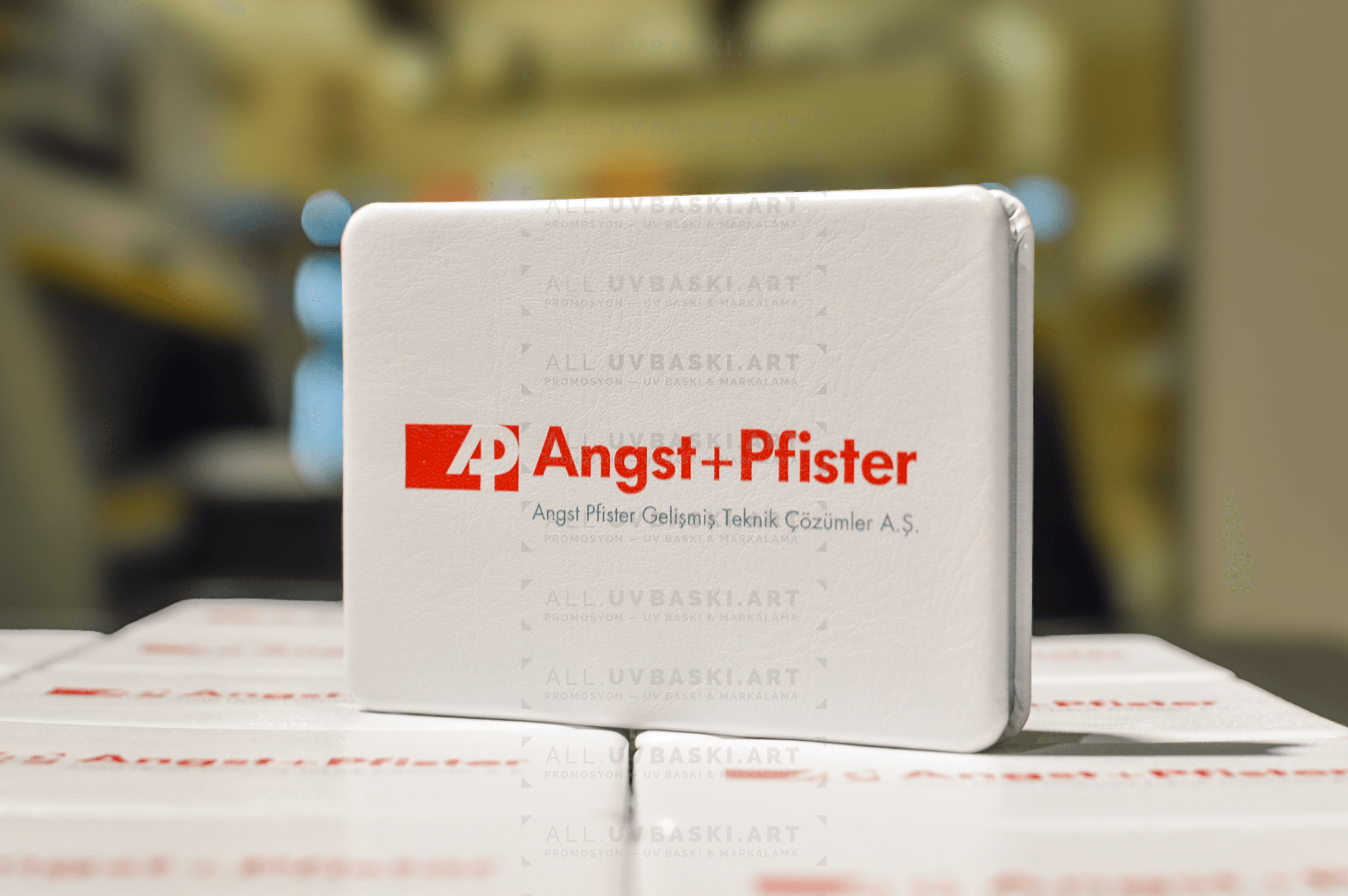 Stilinizi Yansıtın: Kişiselleştirilmiş Deri Aynalar