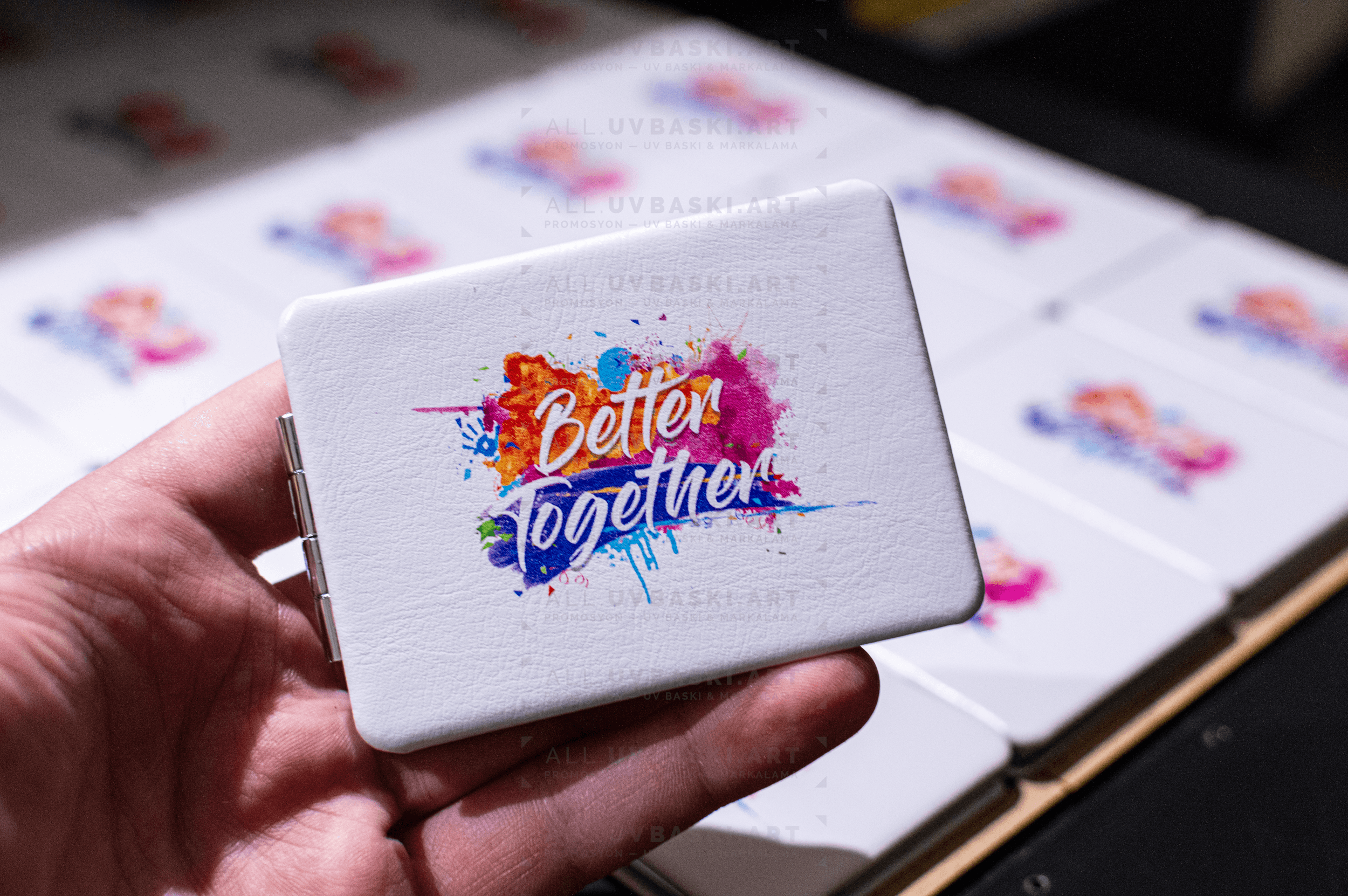 Kurumsal firmalara özel logolu UV baskılı deri el aynası.