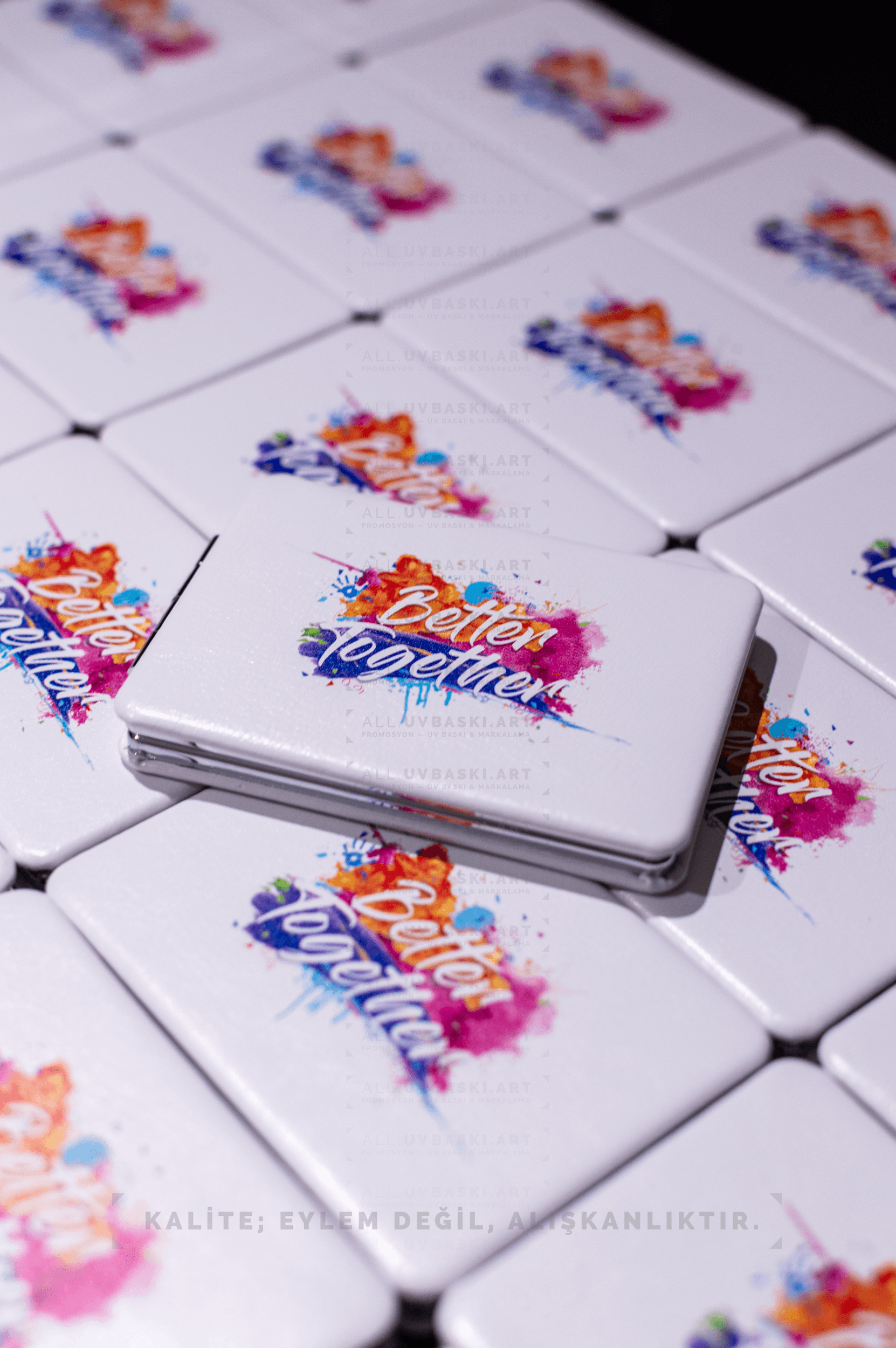 Mimaki UV baskılı PU deri cep aynası, kurumsal marka tanıtımı için.