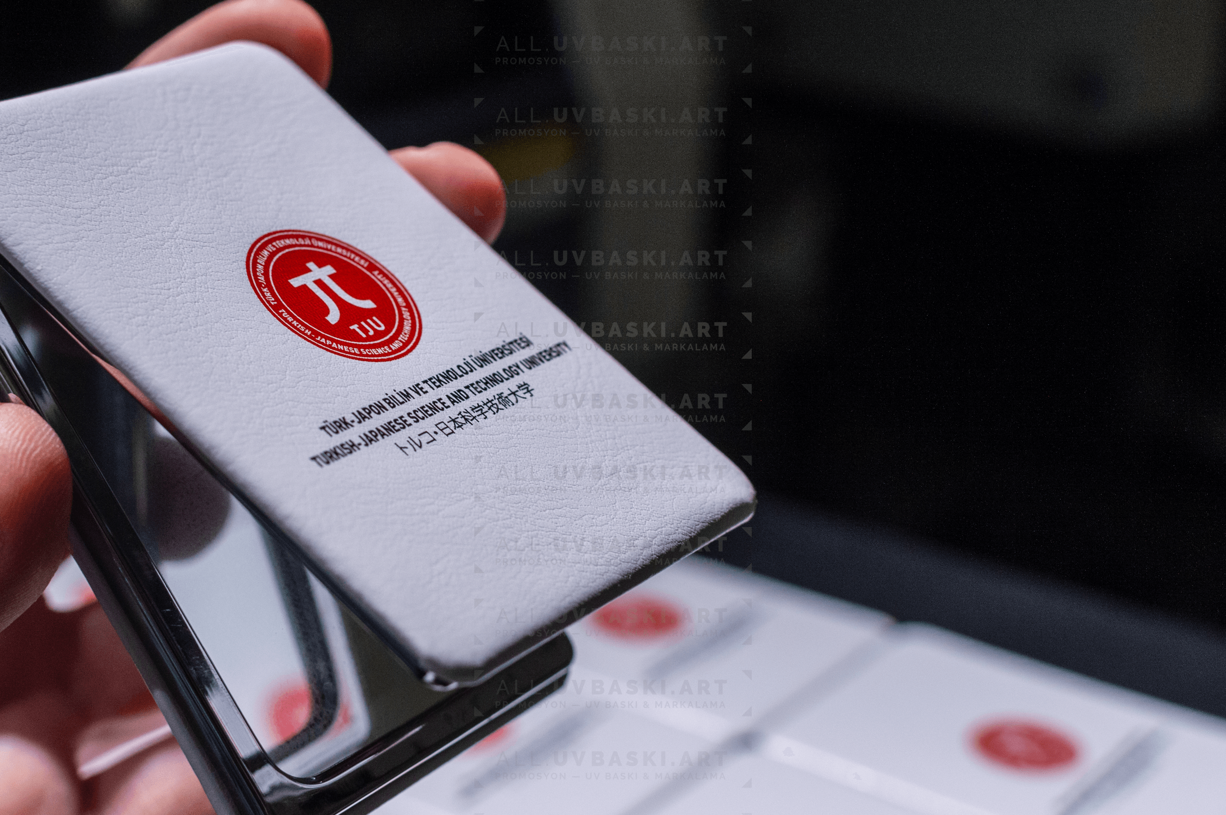 Kurumsal hediyelik UV baskılı PU deri makyaj aynası.