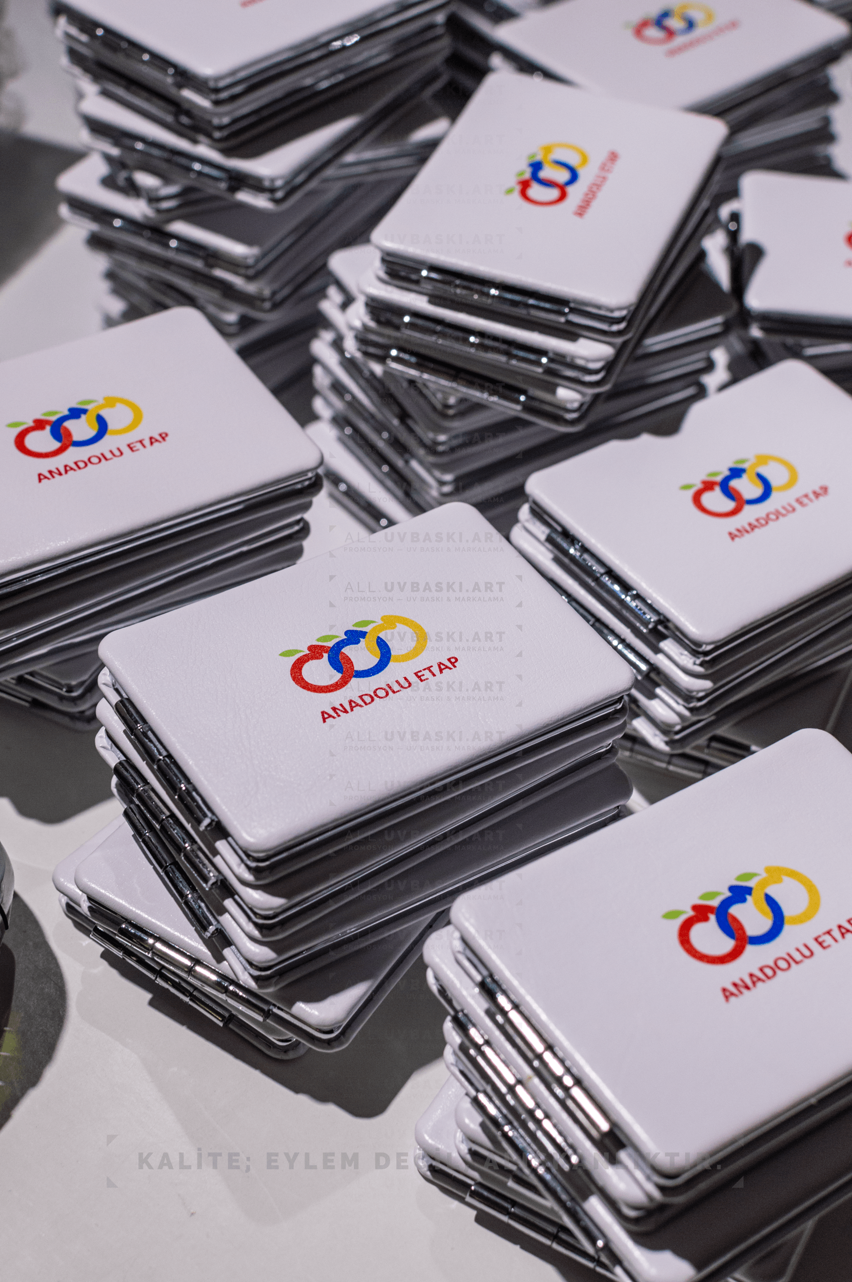 Kurumsal hediyelik, UV baskılı PU deri makyaj aynası.