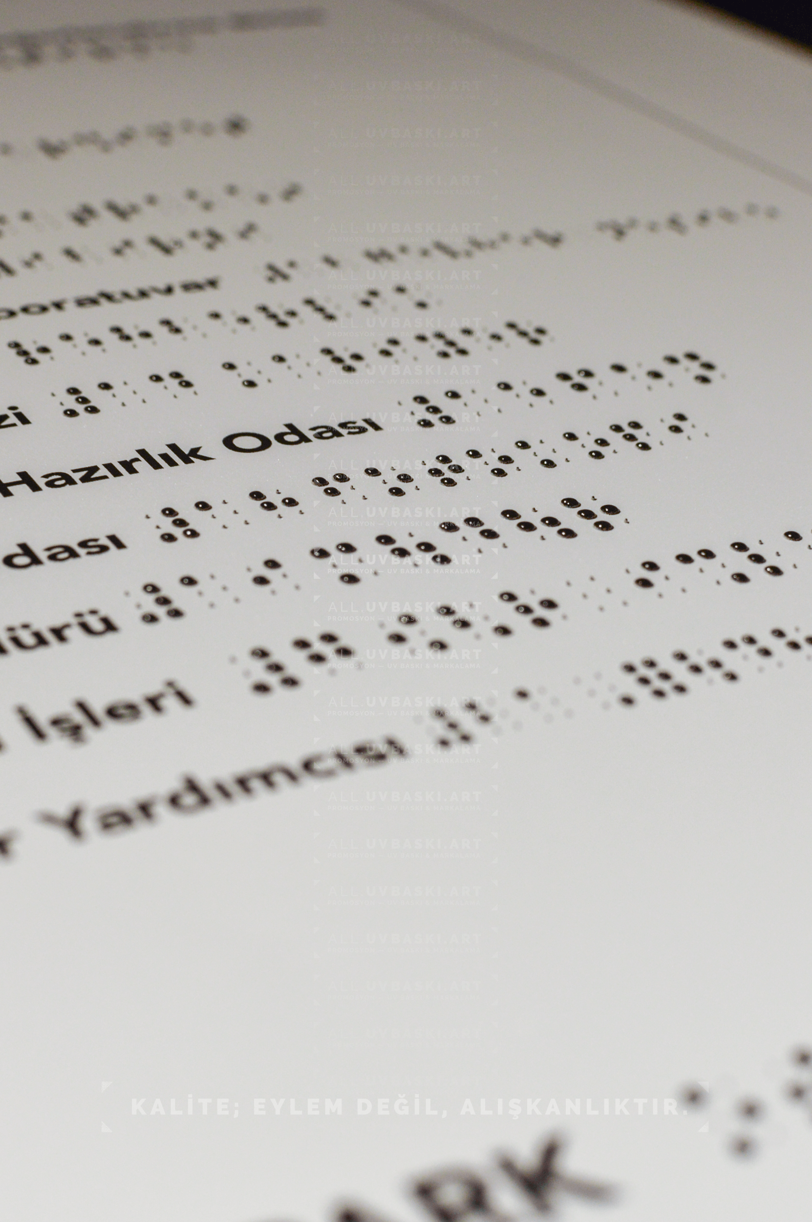Okulda Braille alfabeli yönlendirme