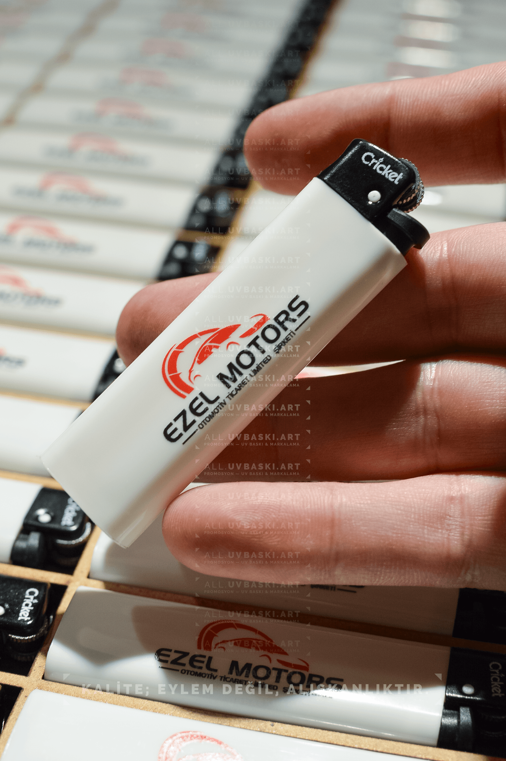 "UV Baskılı Çakmak Yüzey Detayı – ALL ile Dayanıklılık"