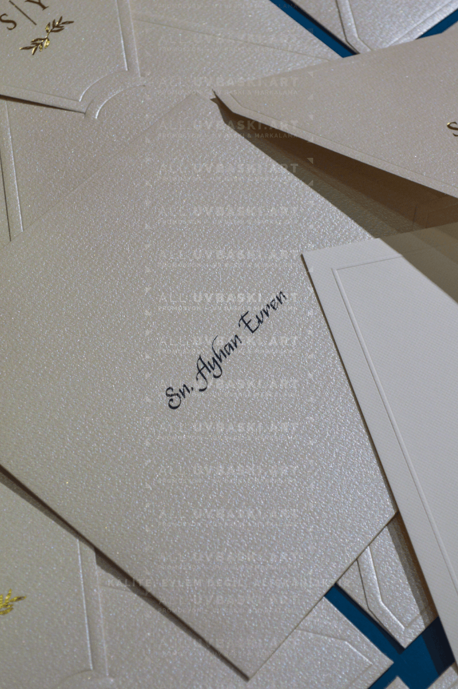 El yazısıyla kaligrafi ekru davetiye siyah mürekkep.