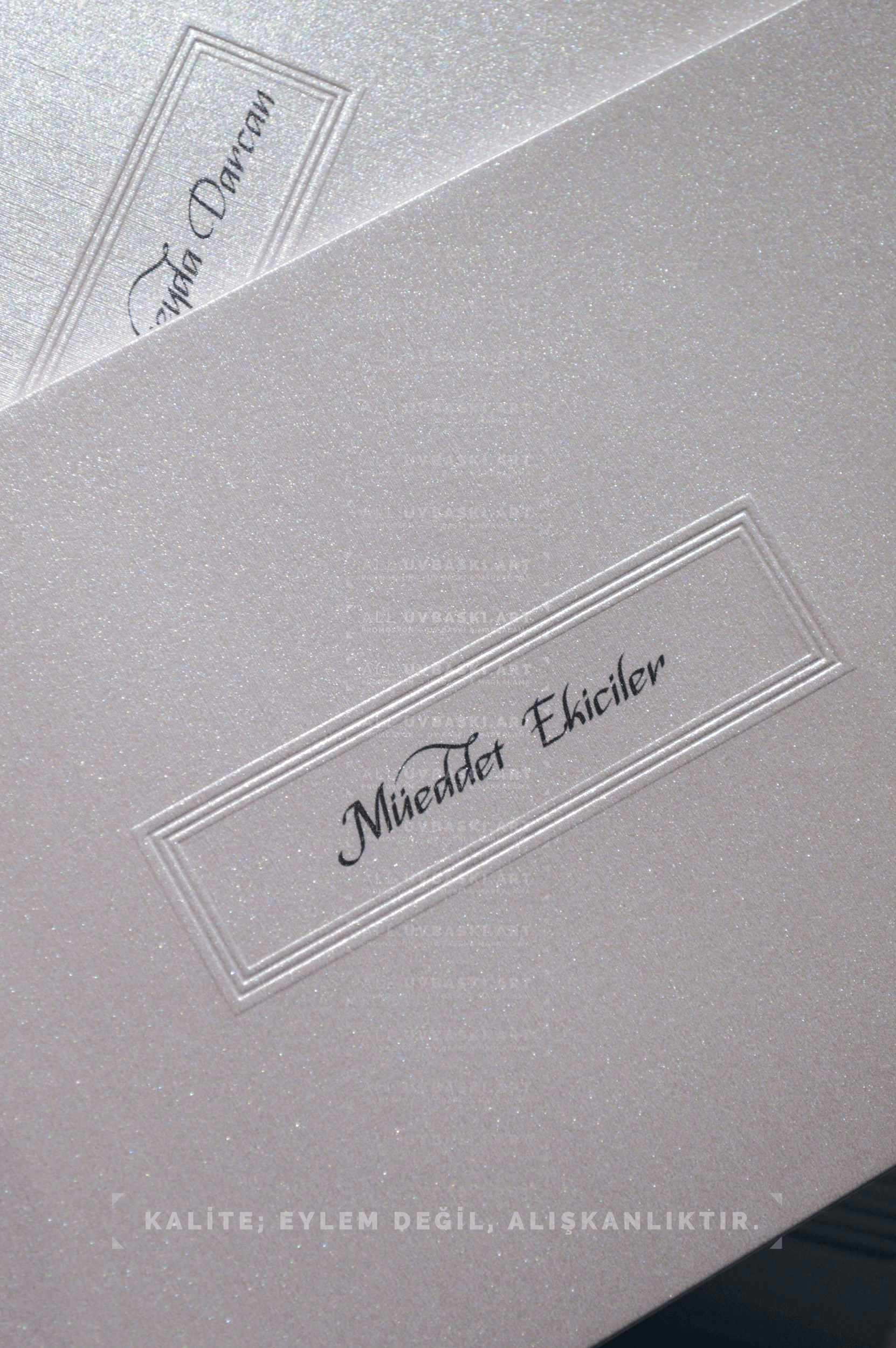 Lüks davetiye zarfı üzerine kabartma UV kaligrafi