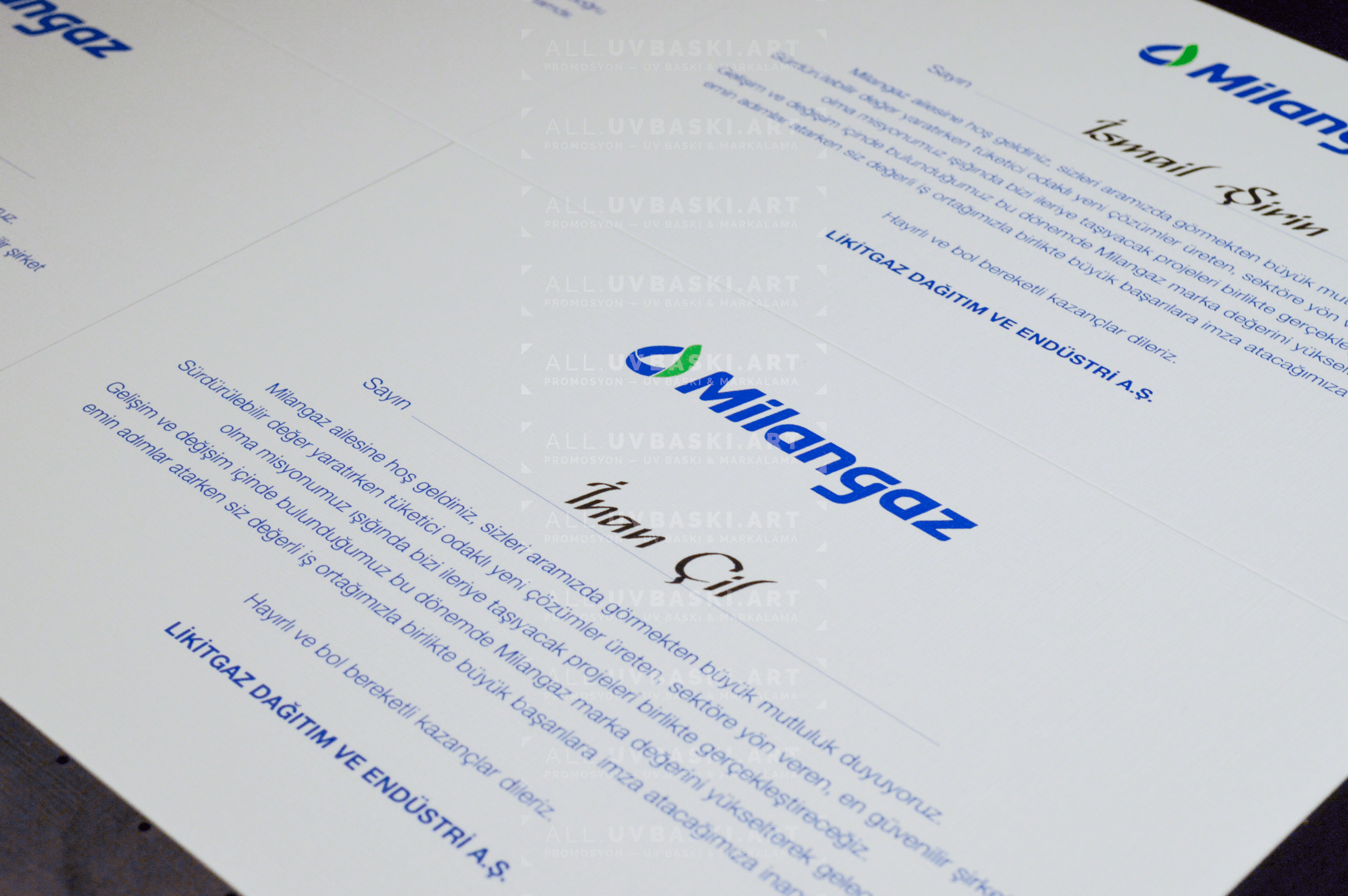 Kaligrafik el yazısıyla kişiselleştirilmiş sertifika detayı.
