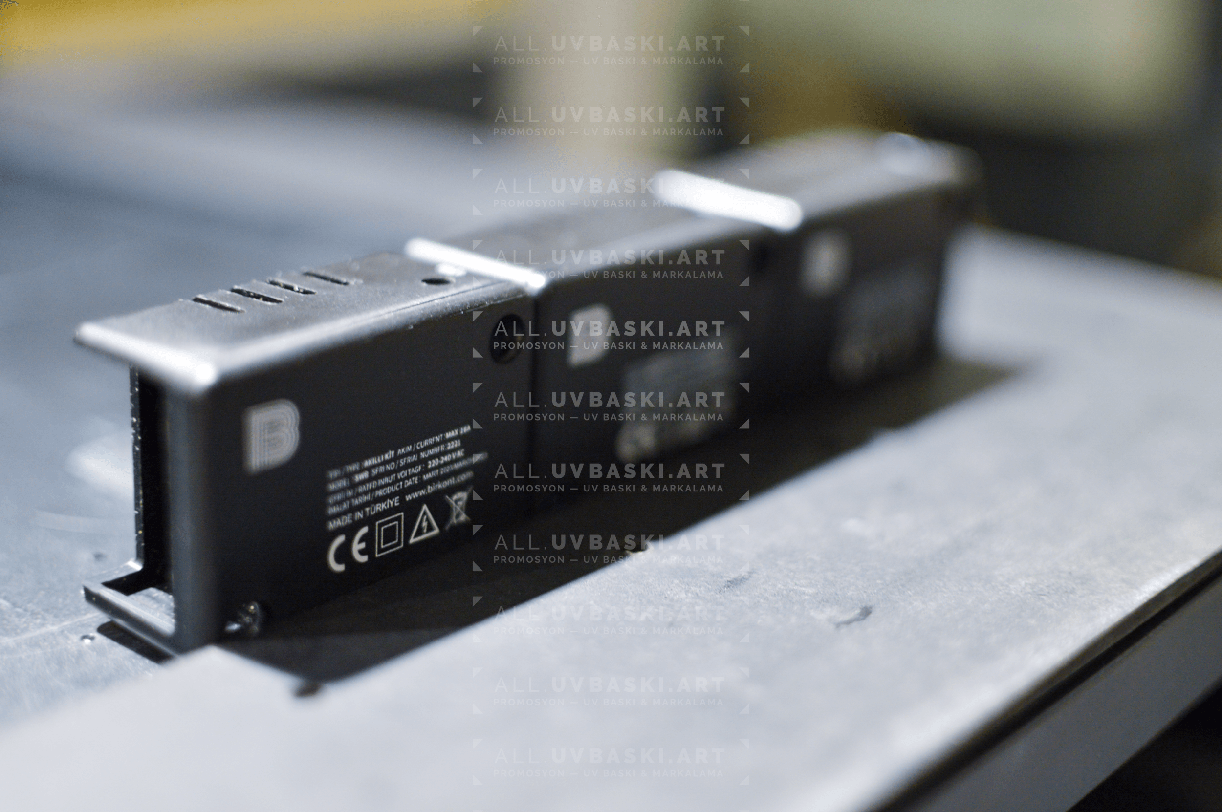 Plastik kontrol kutusu üzerine UV baskılı teknik detaylar