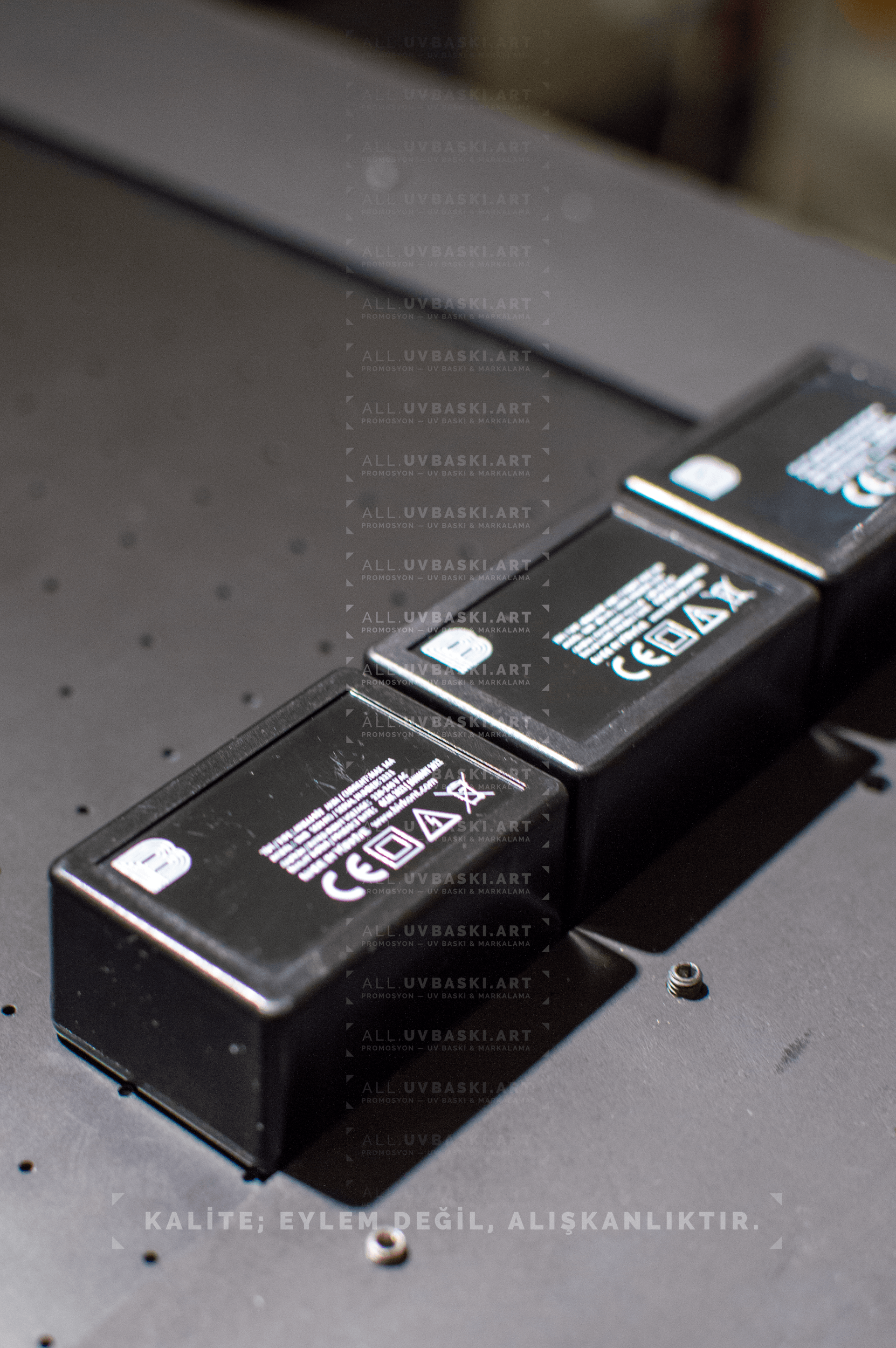 Plastik elektrik kutusu üzerine UV baskılı işaretlemeler