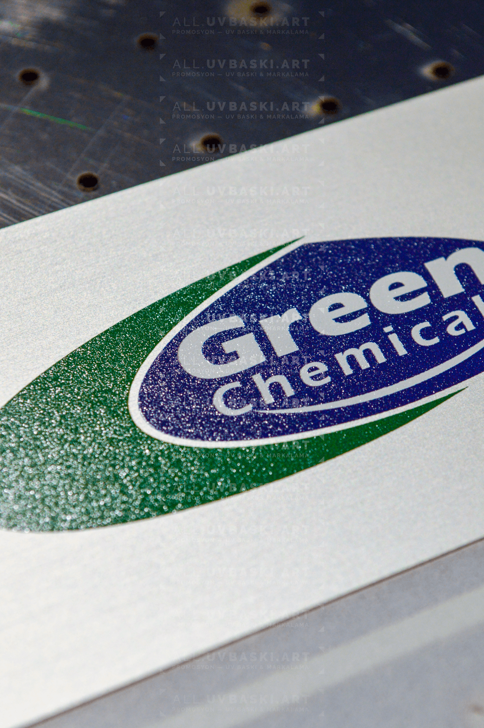 Fırçalı (brushed) alüminyum üzerine UV baskılı soyut sanat eseri.