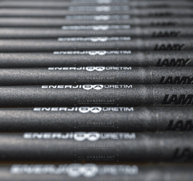 Siyah Lamy ABS plastik kalem üzerine UV baskı logo örneği