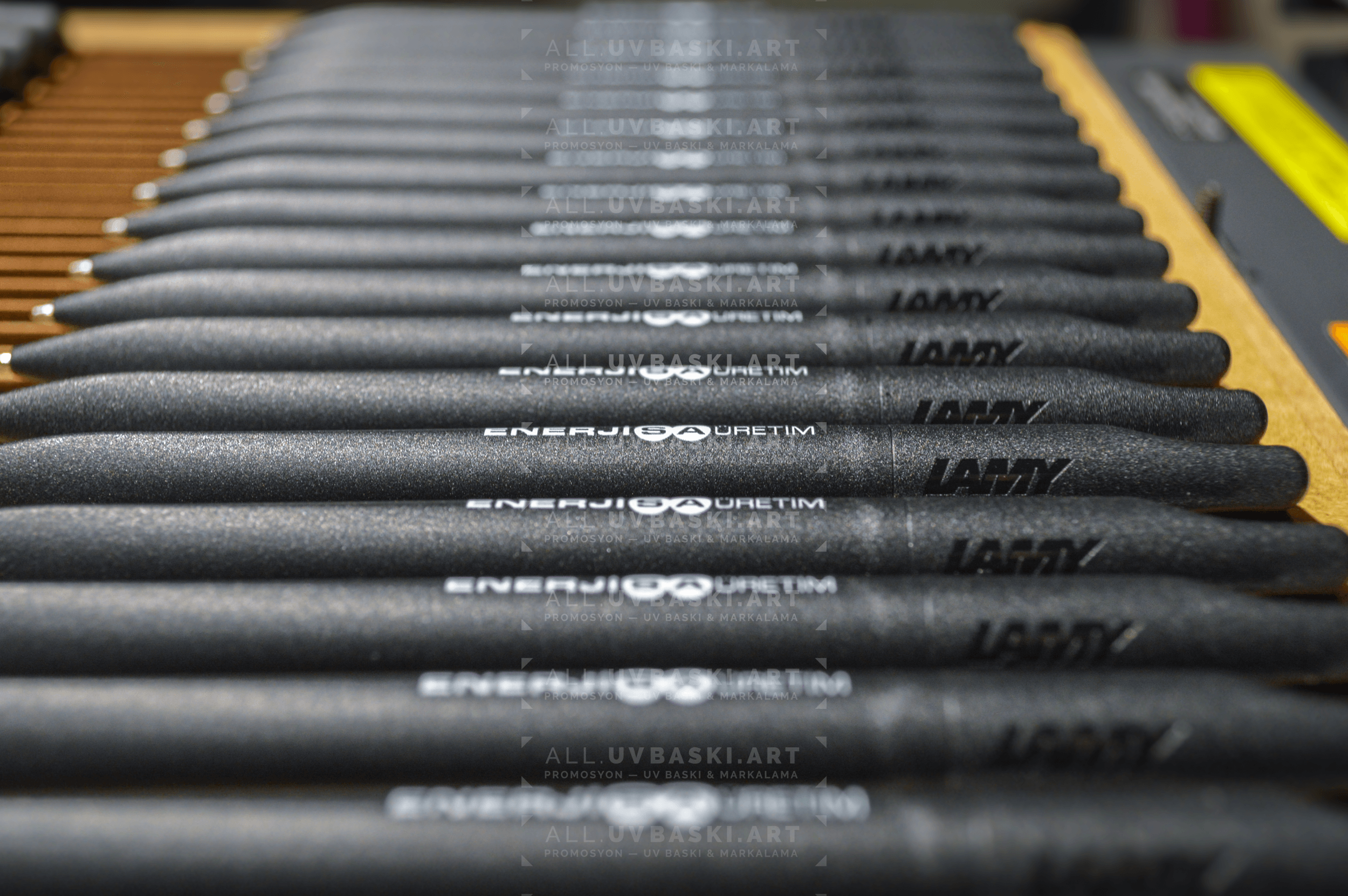 Çeşitli plastik kalemlere UV baskı örnekleri