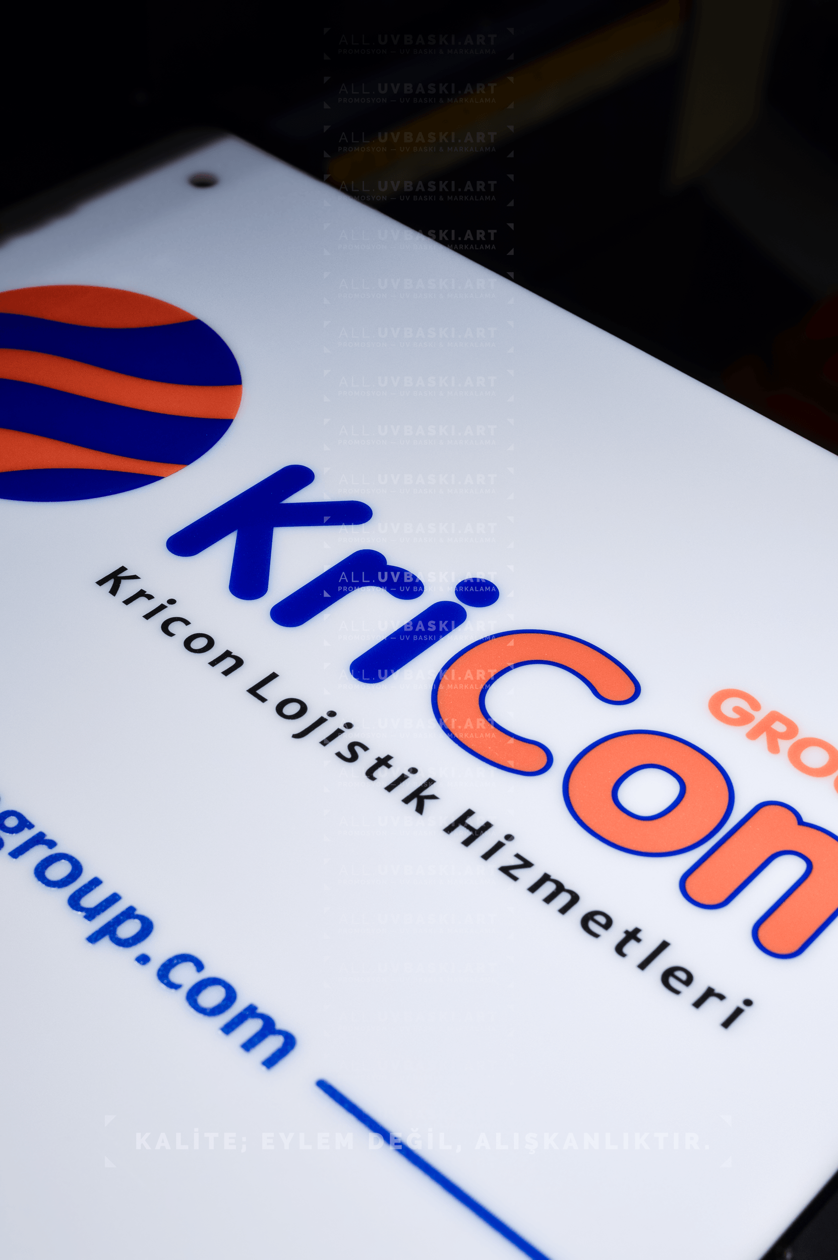 Beyaz pleksi üzerine UV baskılı, bilgilendirme tabelası, hastane veya okul